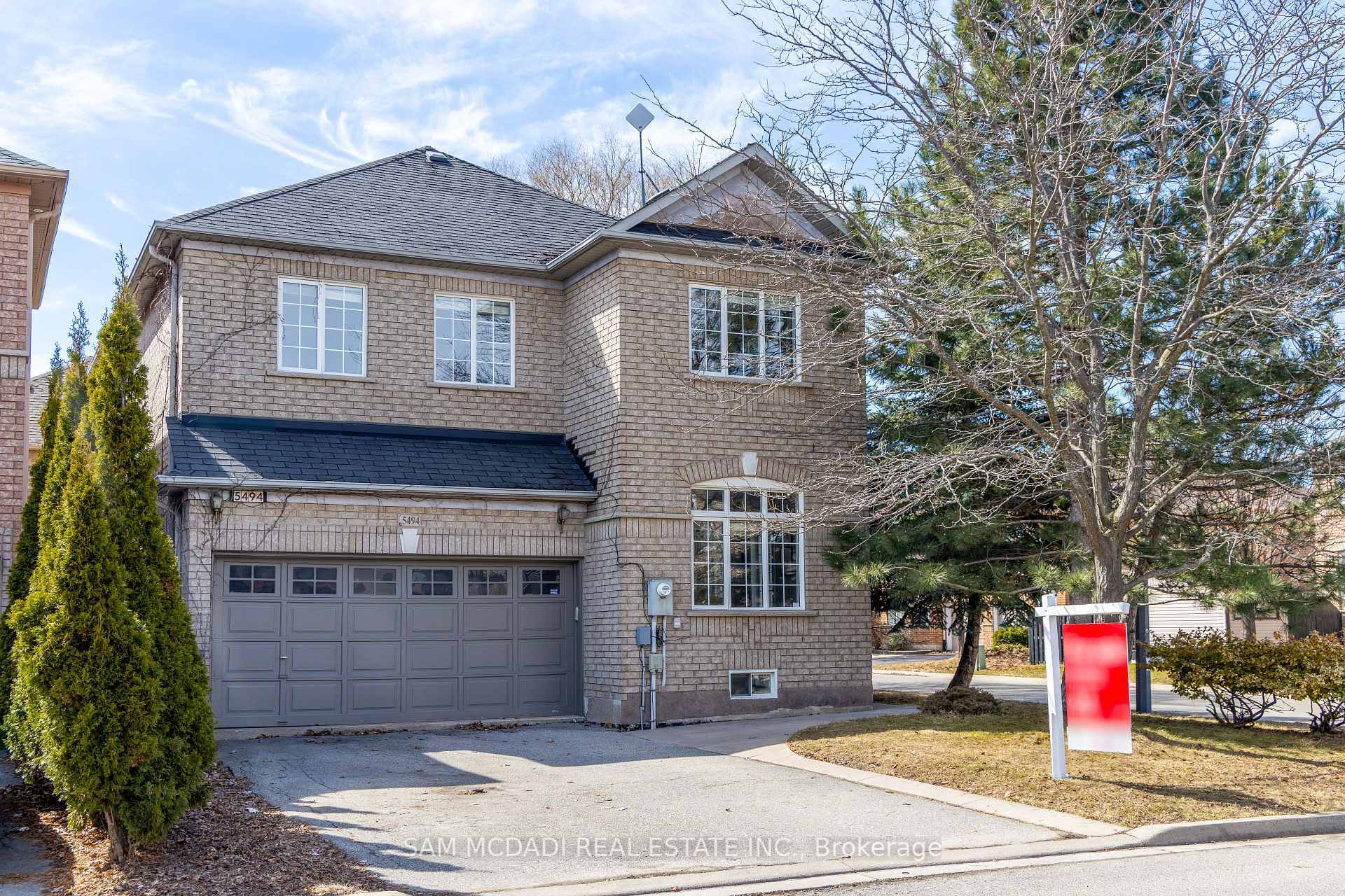 Property Photo: 5494 Farmcote Drive ON L5M 6L5