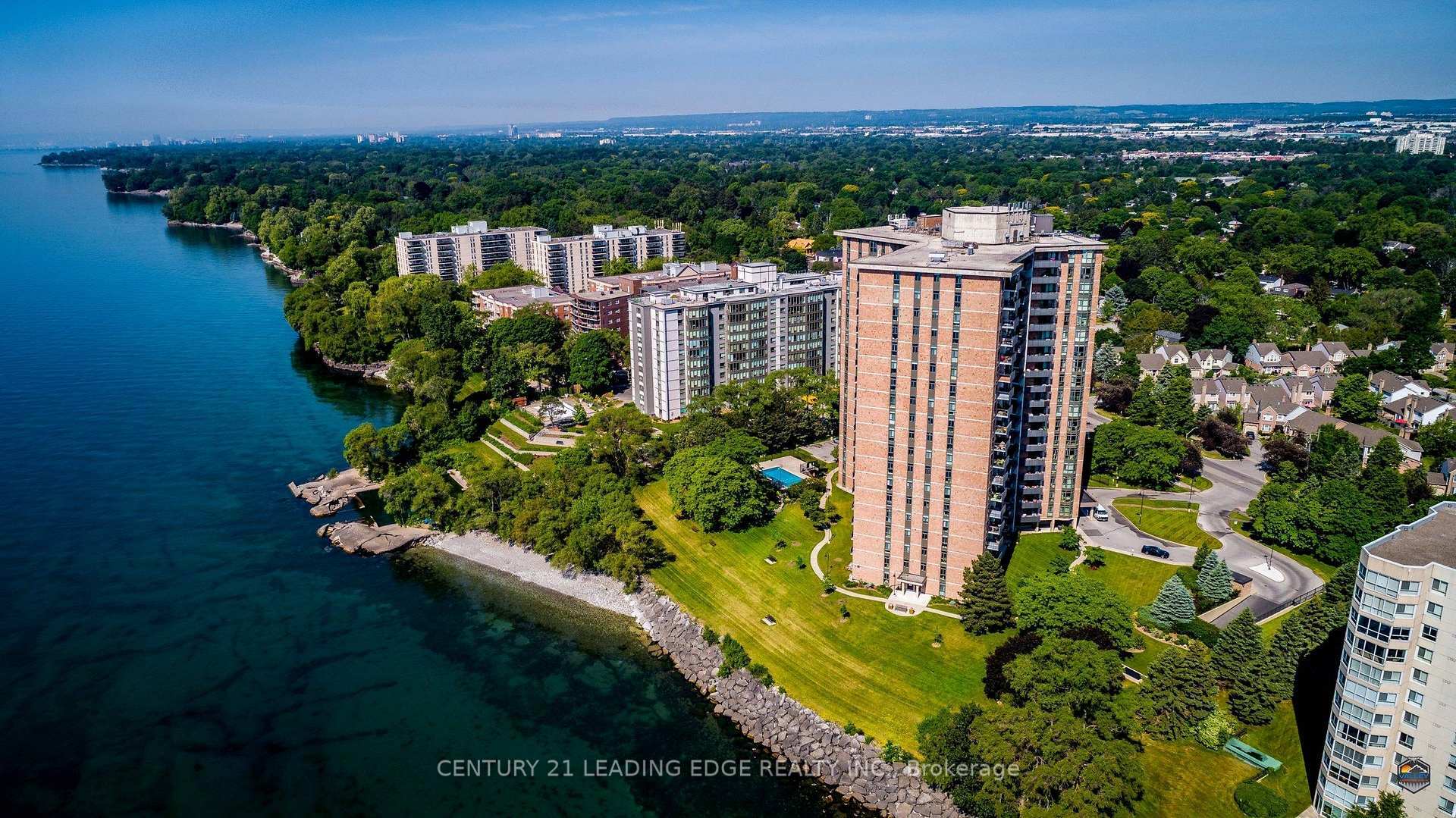 Photo de la propriété:  5250 Lakeshore Road 201  ON L7L 5L2 