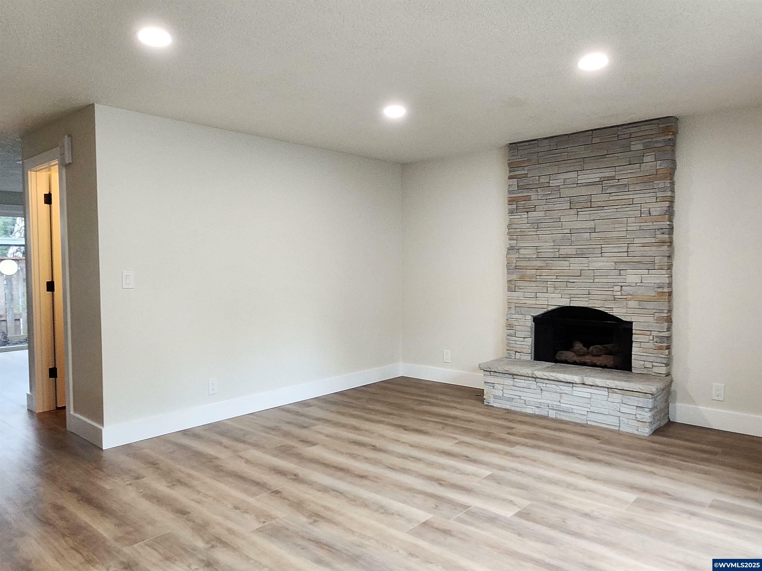 Property Photo: 1050 Cardinal St NW OR 97304