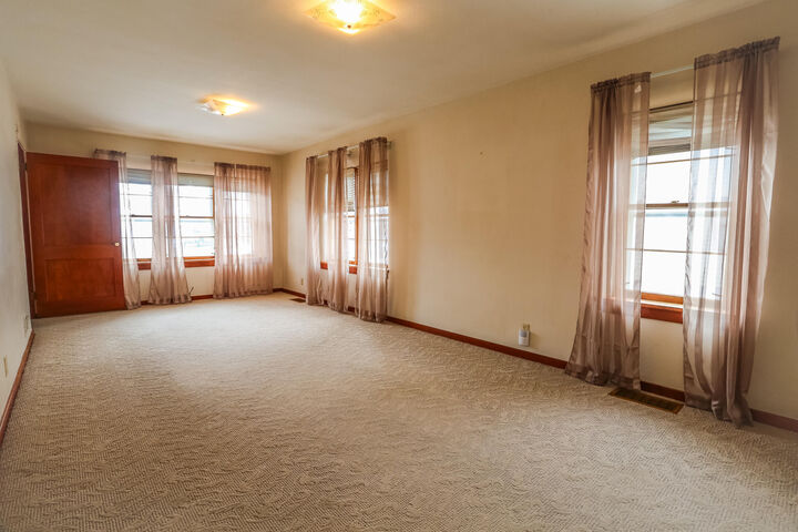 Property Photo:  406 S High St  SD 57401 