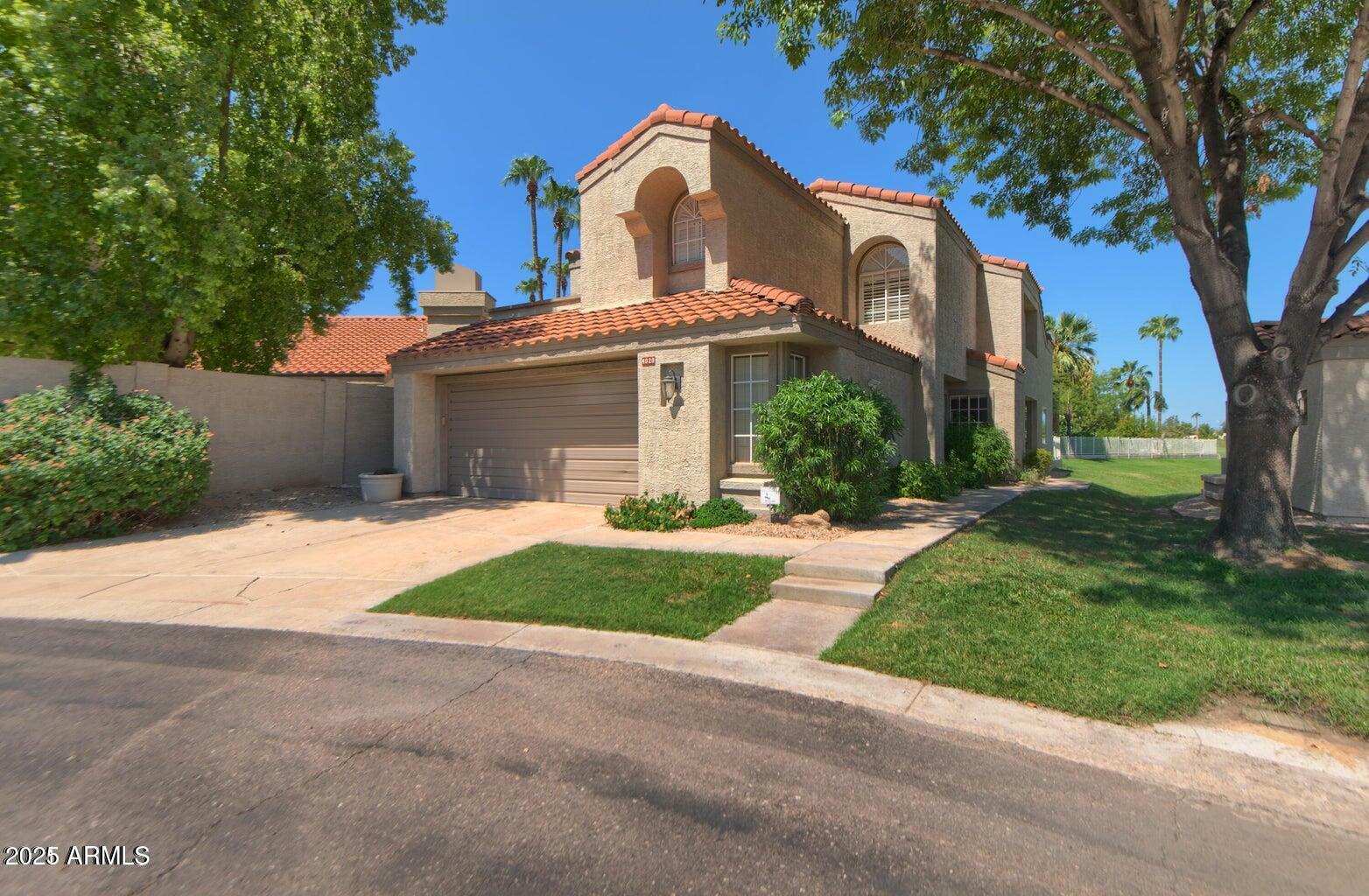 Property Photo: 4020 E Laurel Lane AZ 85028