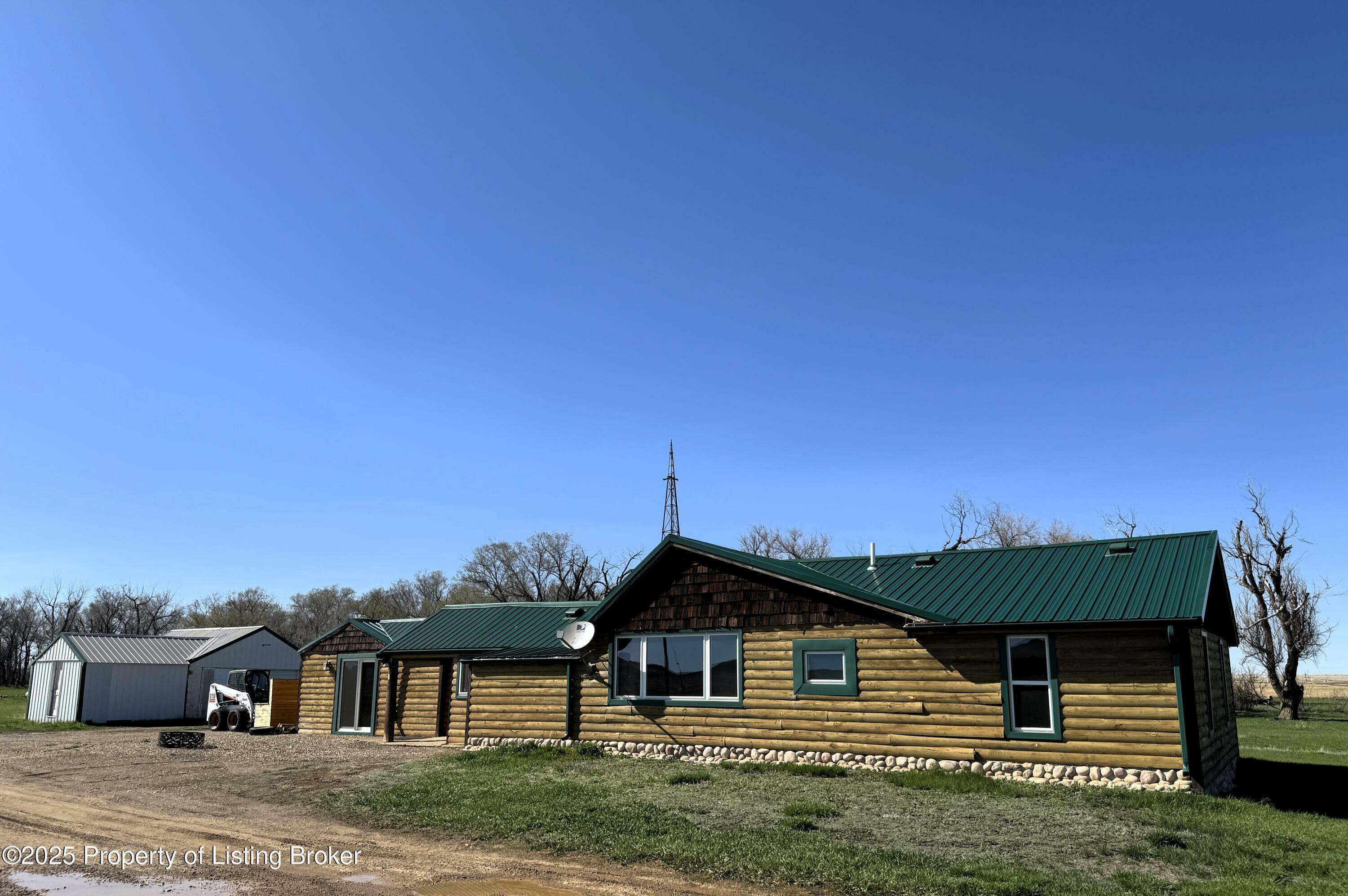 Property Photo: 205 5th Street NW ND 58639