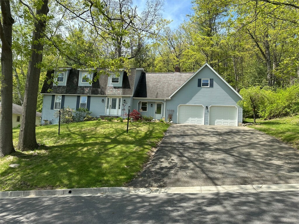 1113 Greenwood Glen  Endicott NY 13760 photo