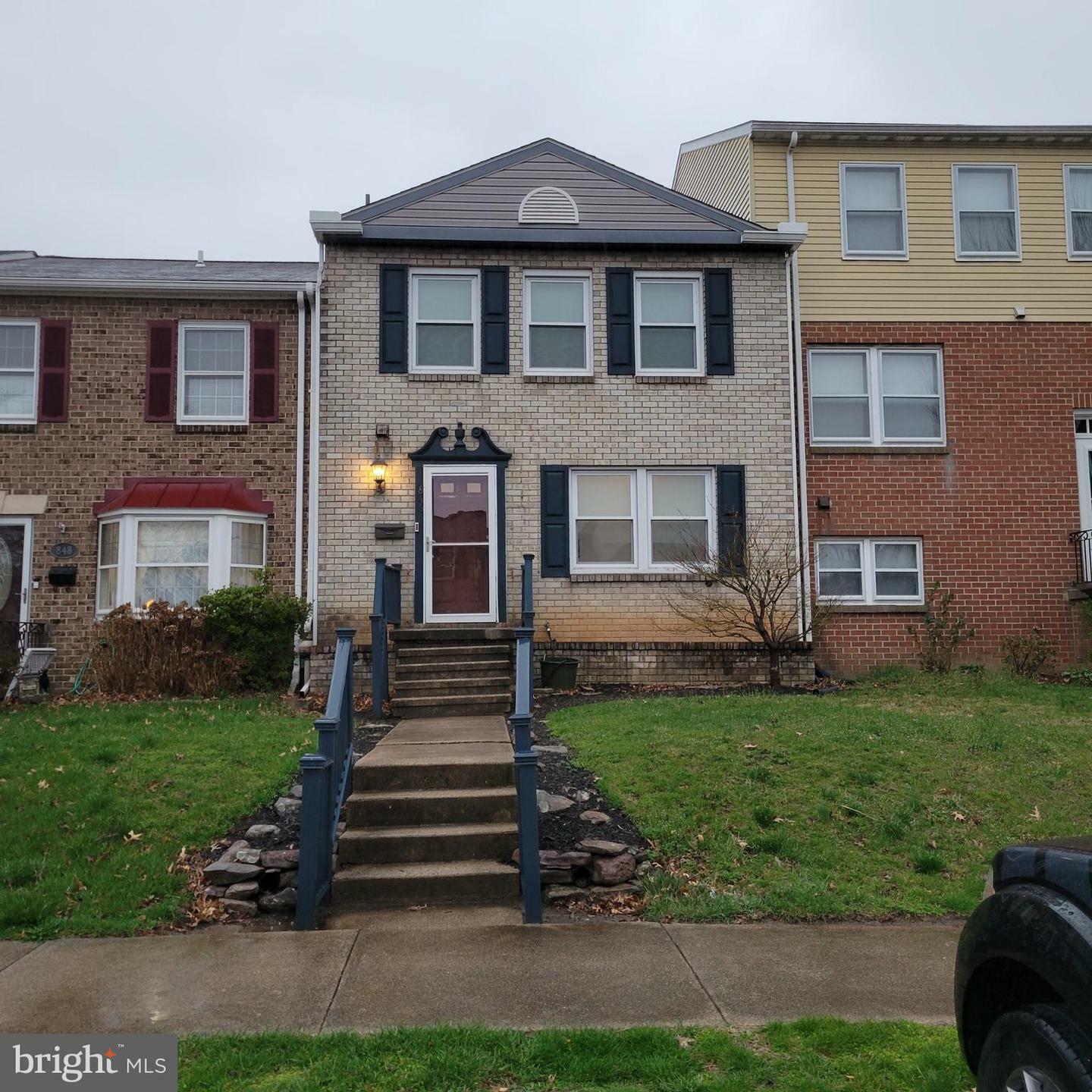 Property Photo: 846 Woodlawn Drive PA 17201