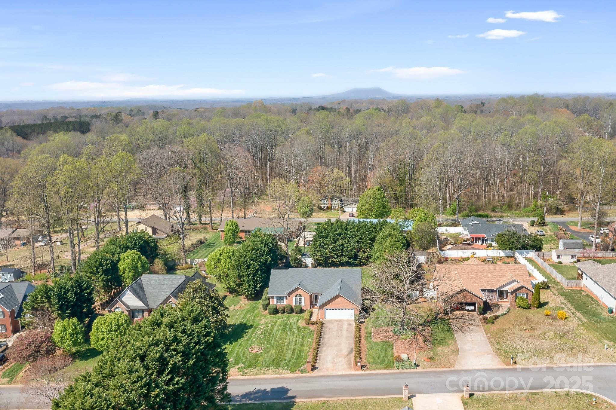 Property Photo: 1077 Merrywood Drive NC 28658