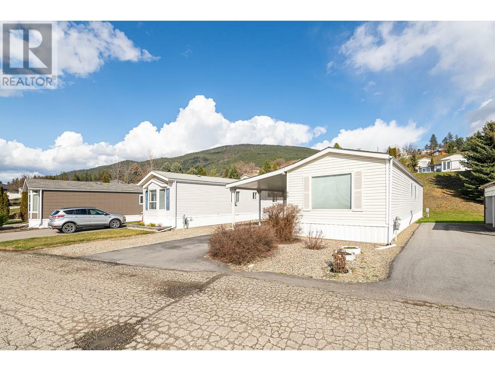 Property Photo: 445 6th Avenue North 90 BC V0B 1G3