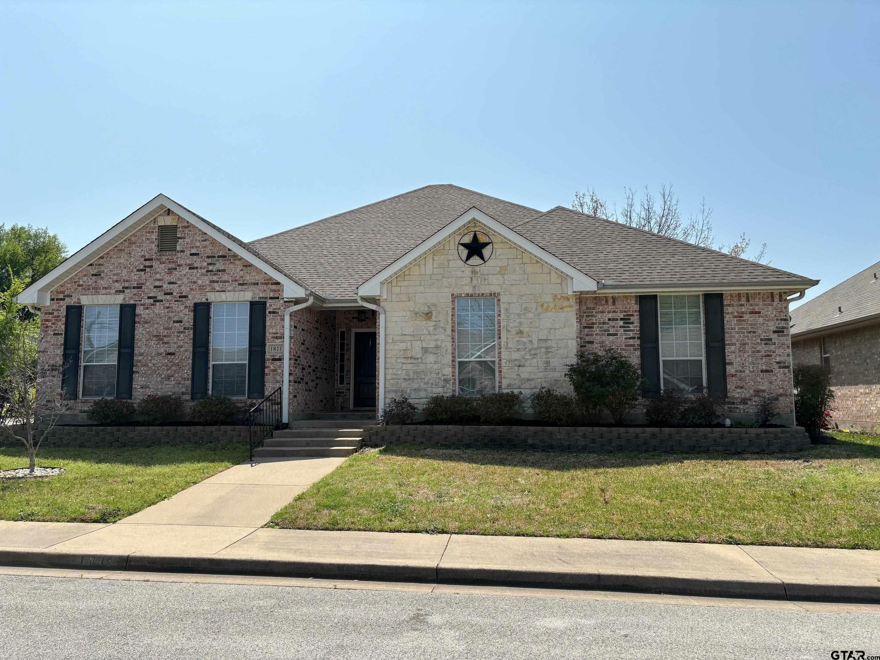 Property Photo: 1811 Park Pl TX 75773