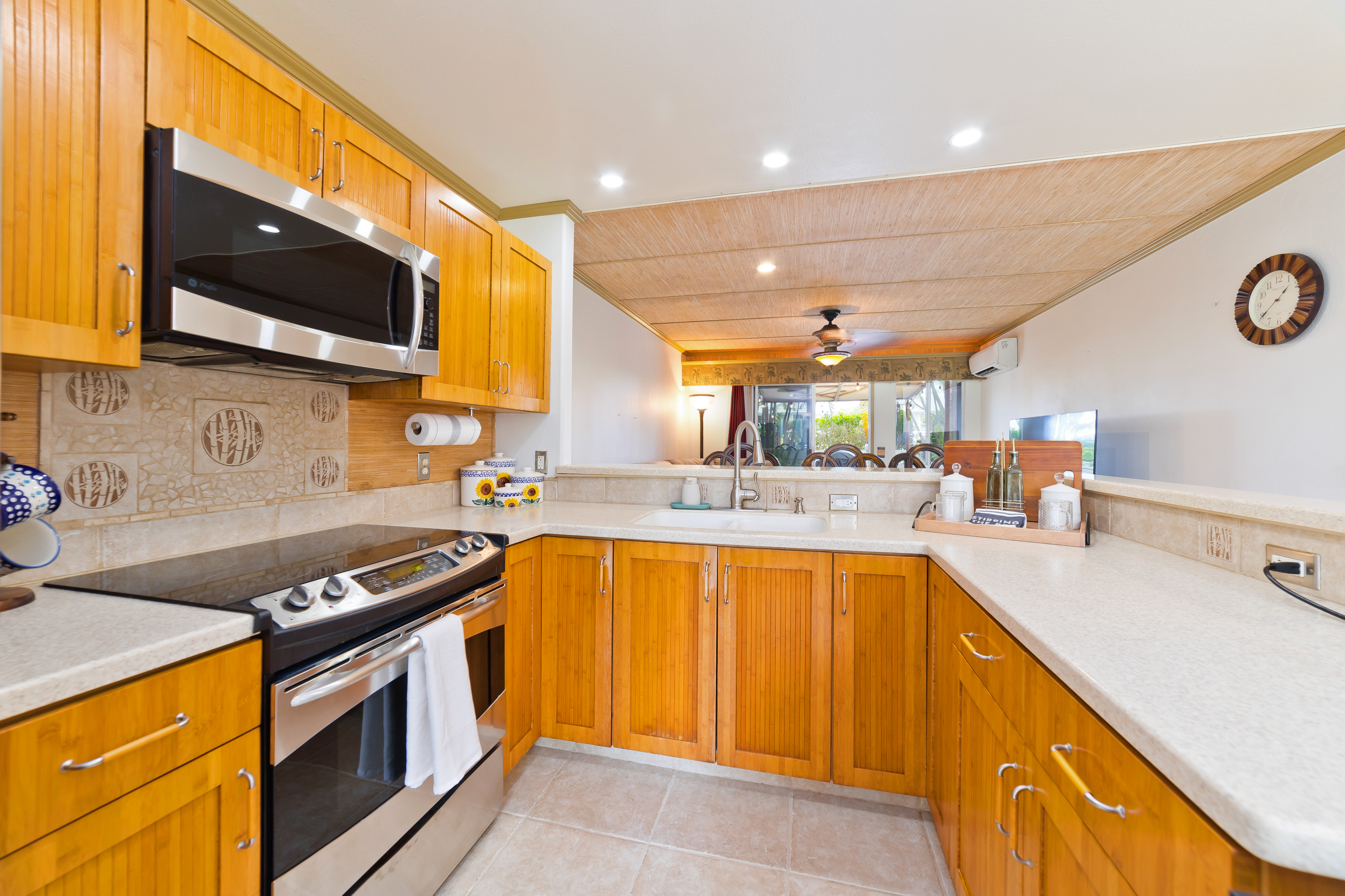Property Photo: 75-6081 Alii Dr Q102 HI 96740