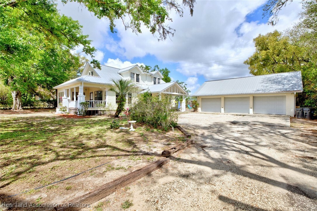Property Photo: 19 E Kendall Boulevard FL 33825