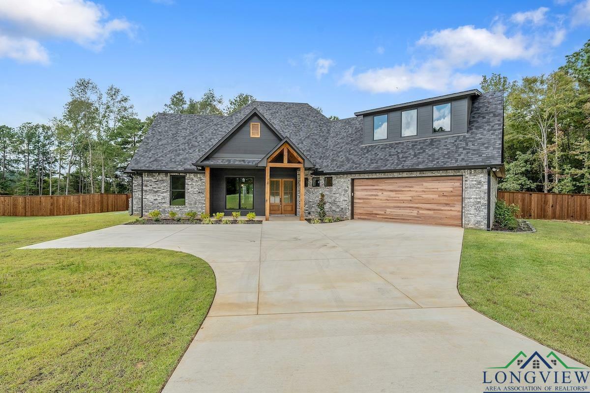 Property Photo: 135 Thorn Briar Trail TX 75602