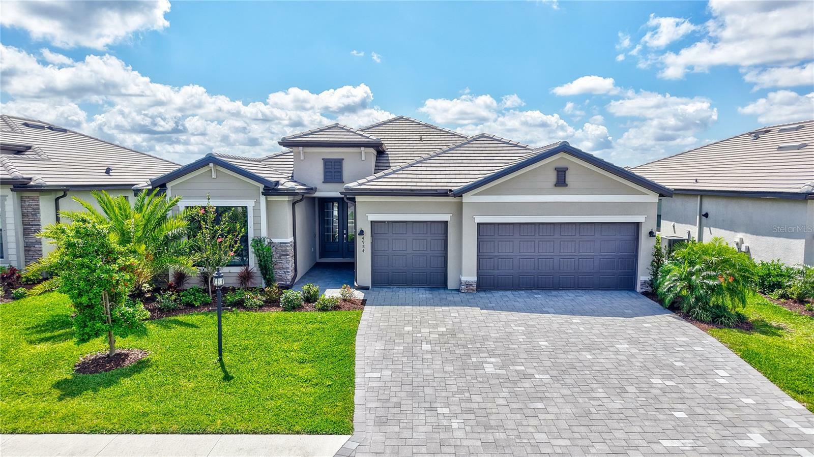 Property Photo: 4984 Seafoam Trail FL 34211
