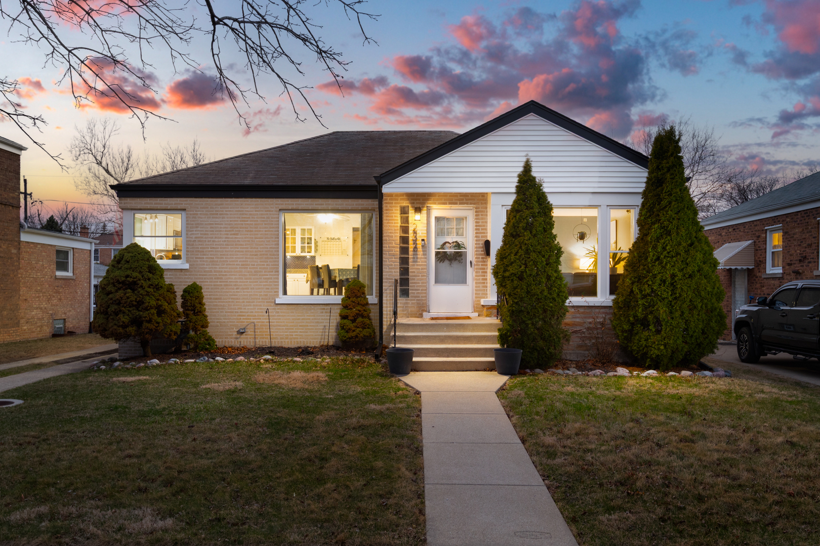 Property Photo: 2326 S 2nd Avenue IL 60546