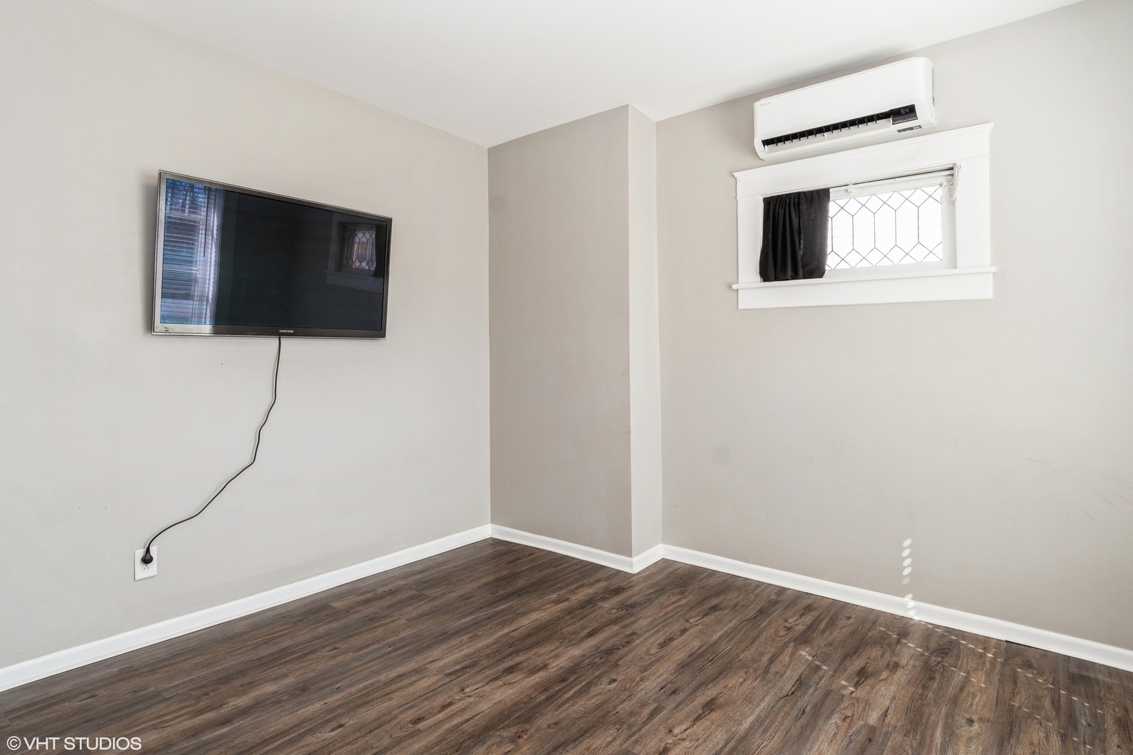 Property Photo: 555 S Lasalle Street IL 60505