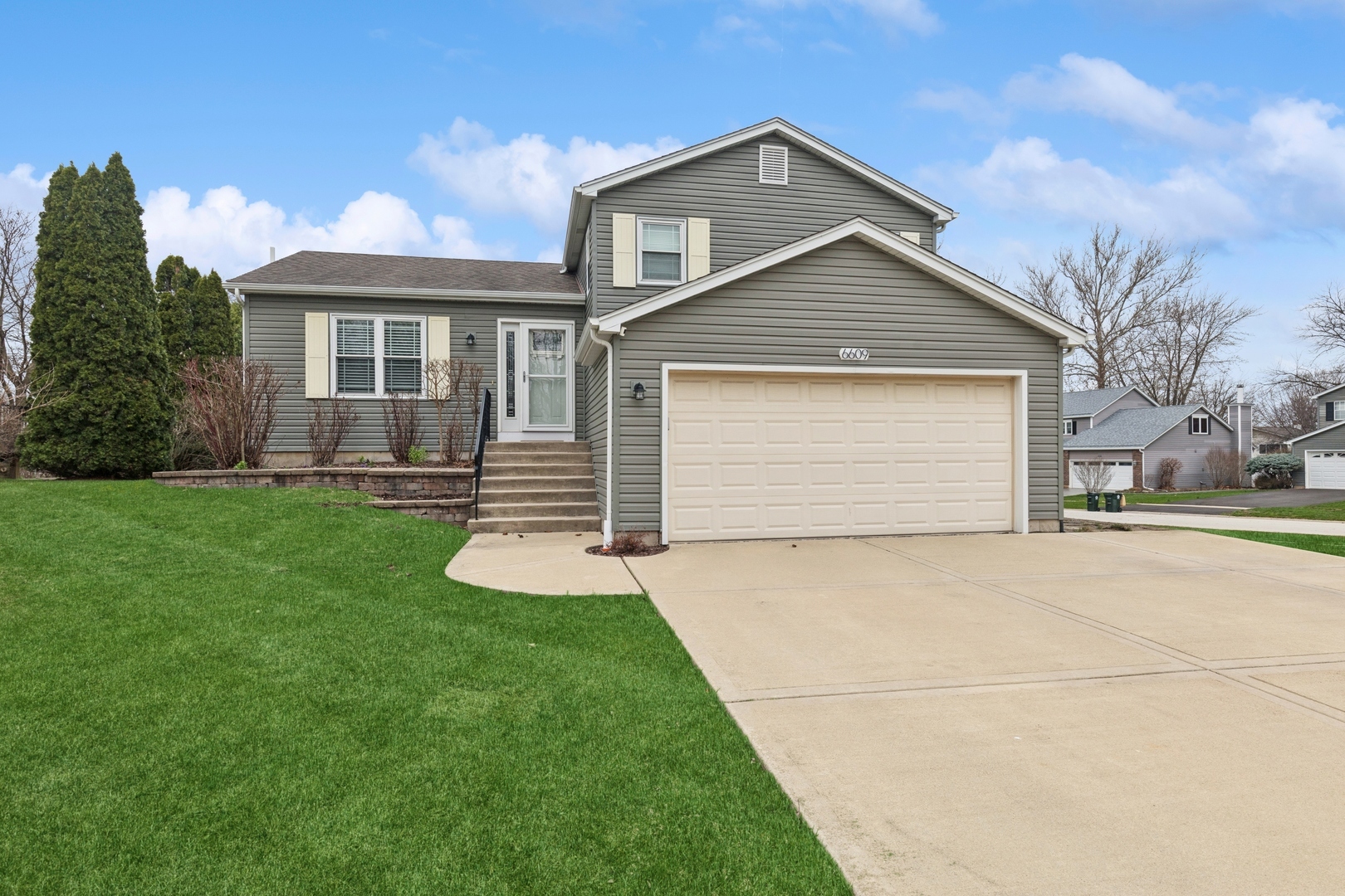 Property Photo: 6609 Oak Tree Trail IL 60517
