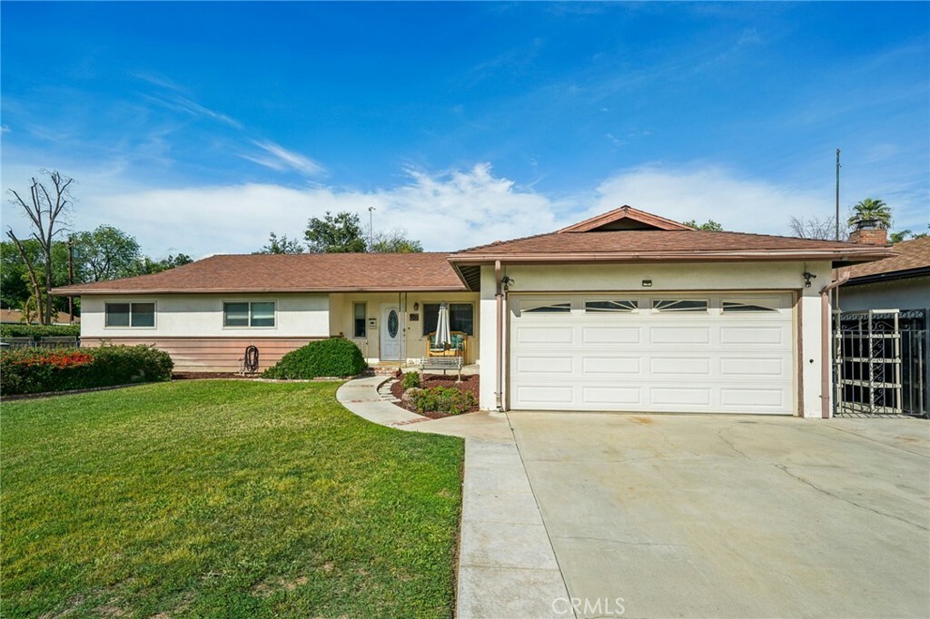 Property Photo: 4735 Linwood Place CA 92506