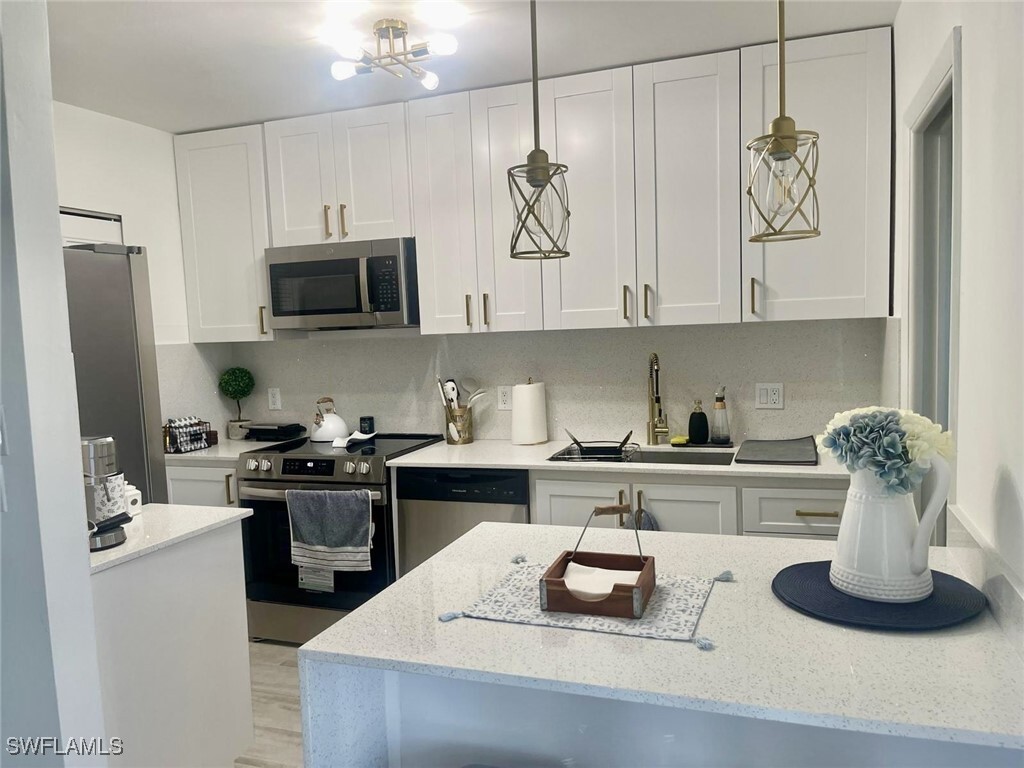 Property Photo: 788 Park Shore Drive H36 FL 34103