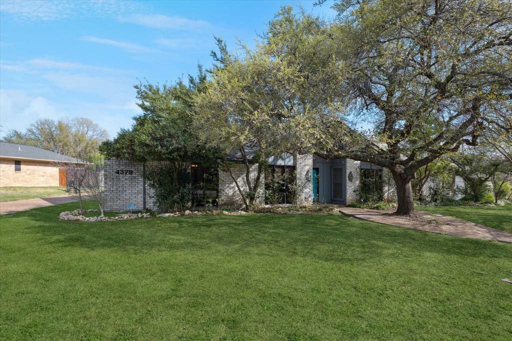 Property Photo: 4379 Rota Circle TX 76133