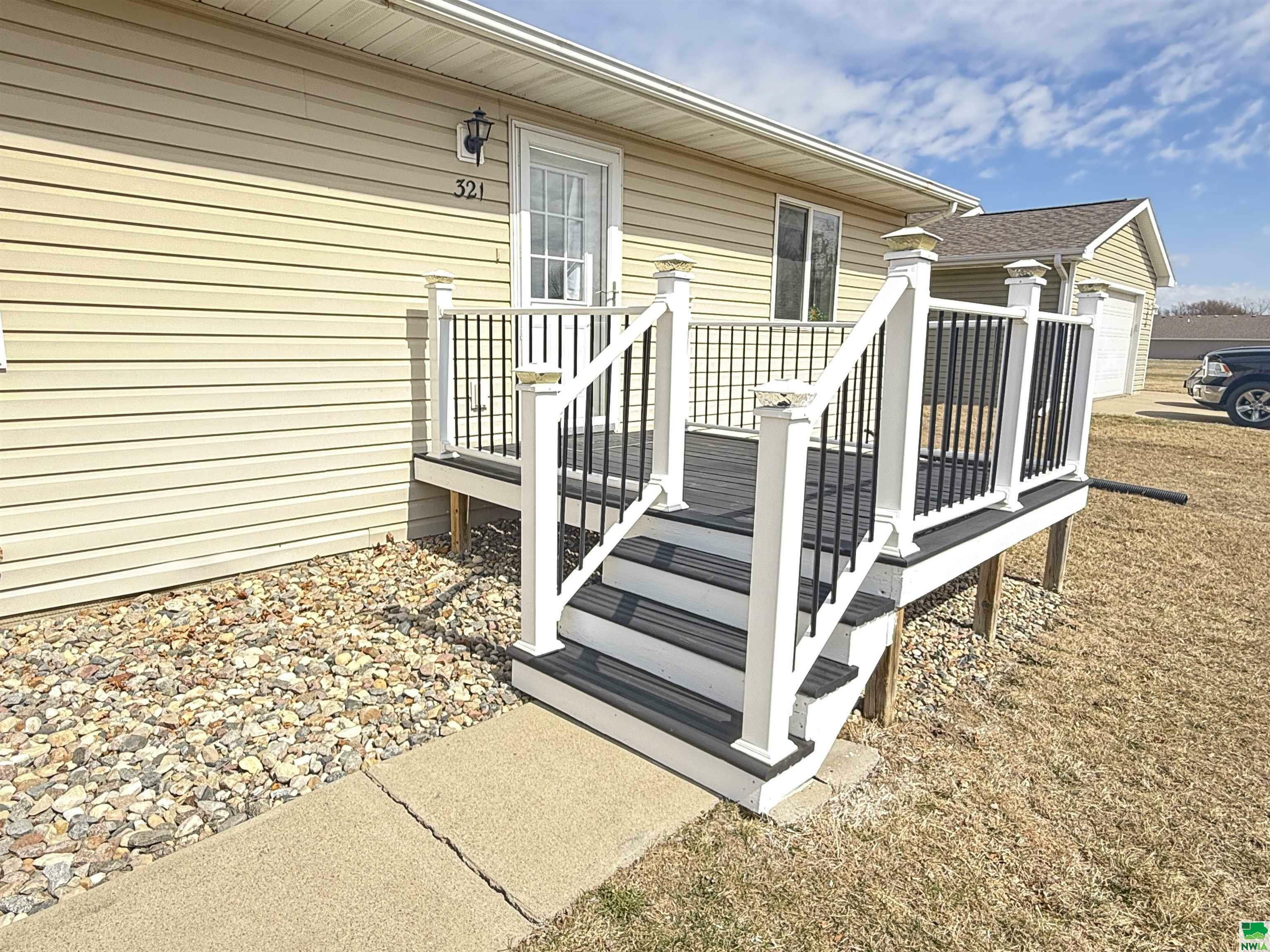 Property Photo:  321 W Duke St  SD 57069 