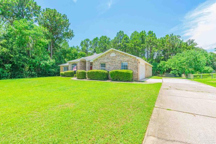 Property Photo:  1855 Sparrow Ln  FL 32566 