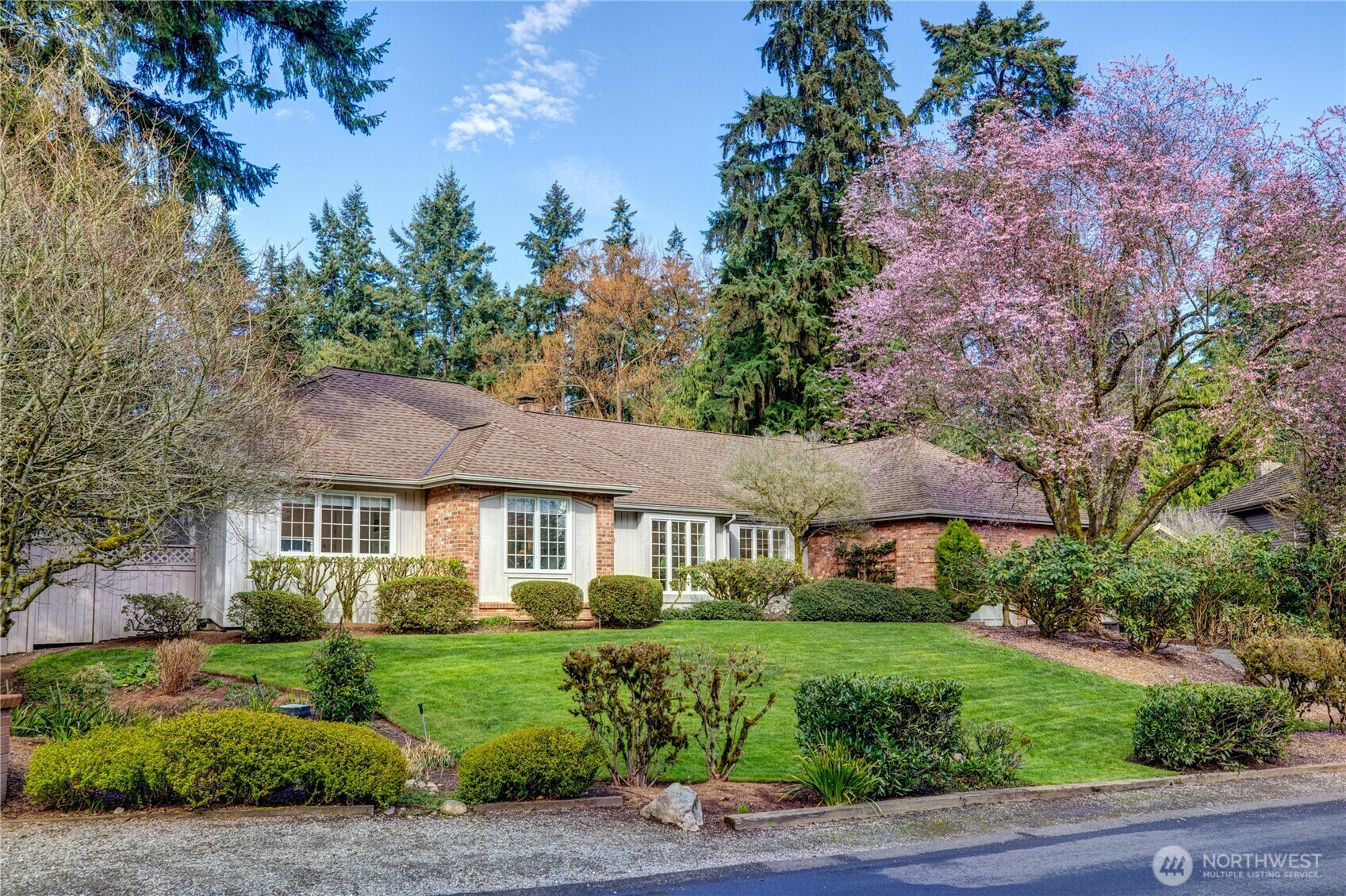 Property Photo: 8812 SE 74th Place WA 98040