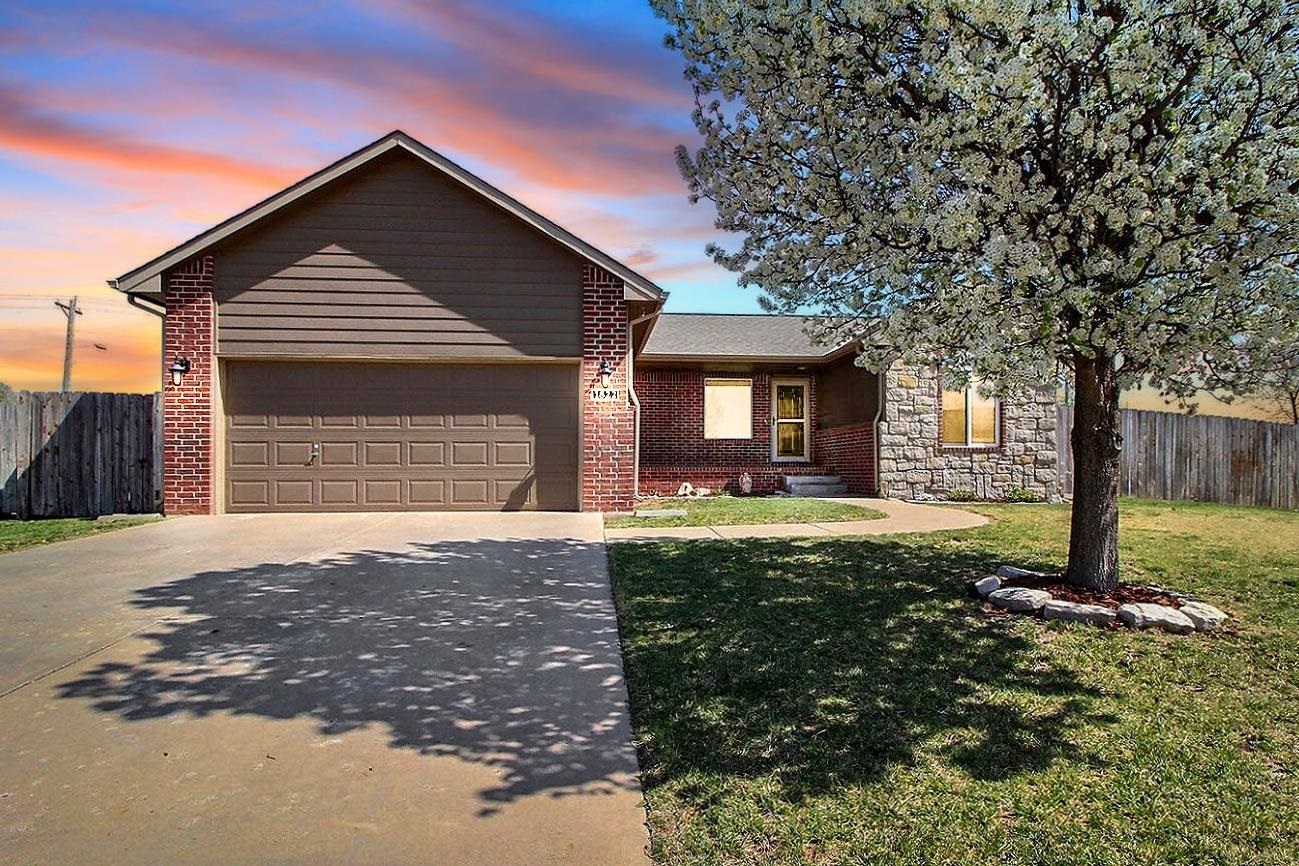 Property Photo: 1822 N Nickelton Ct KS 67235