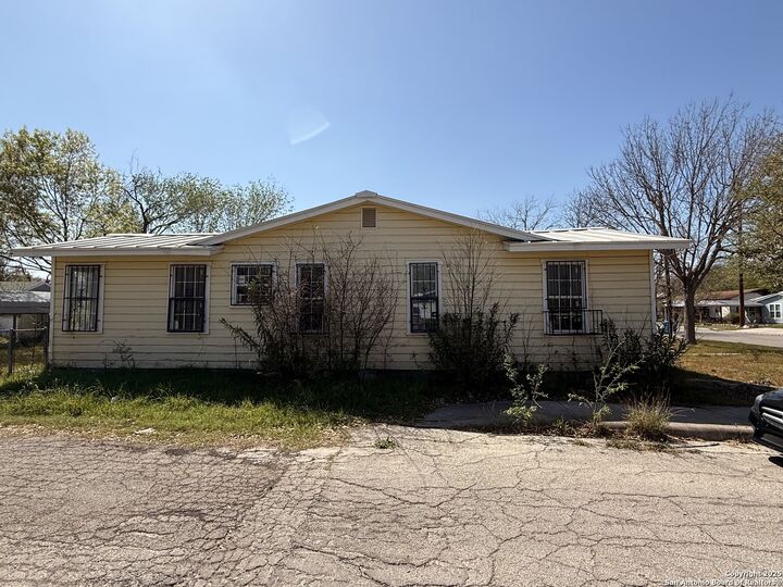 Property Photo: 502 Lovera TX 78212