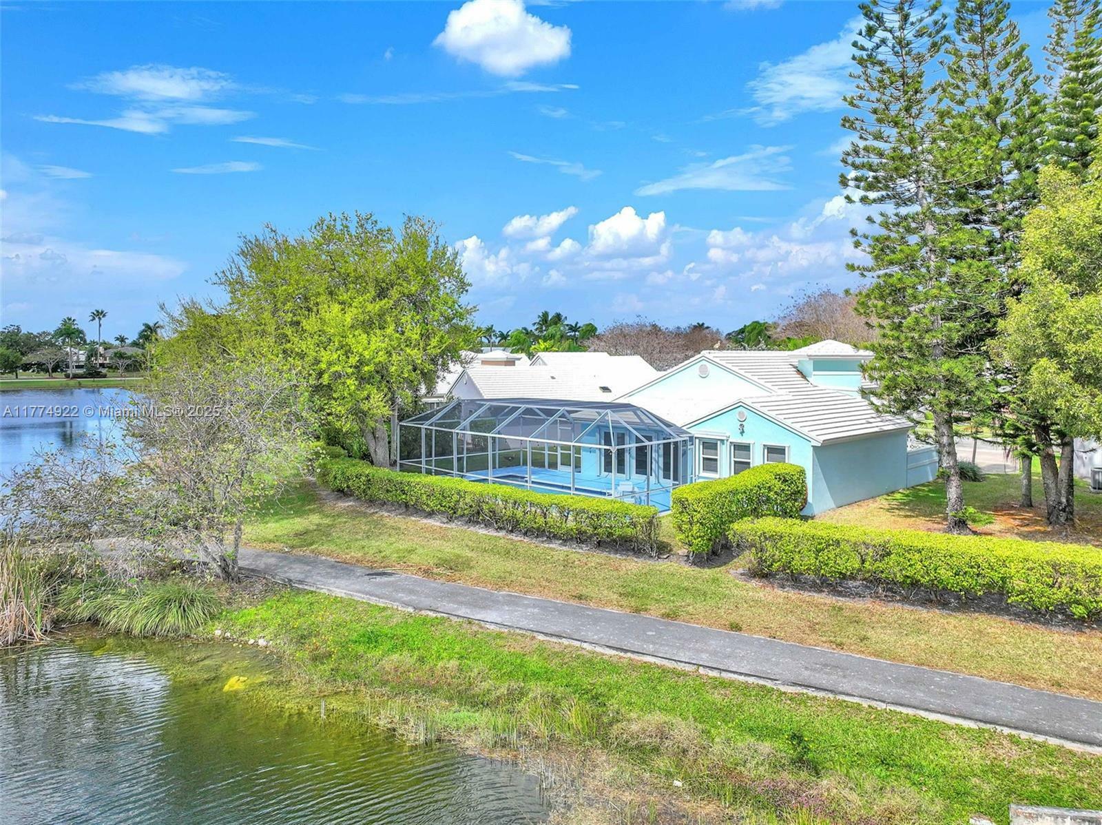 Property Photo:  15218 S Wilshire Cir S  FL 33027 