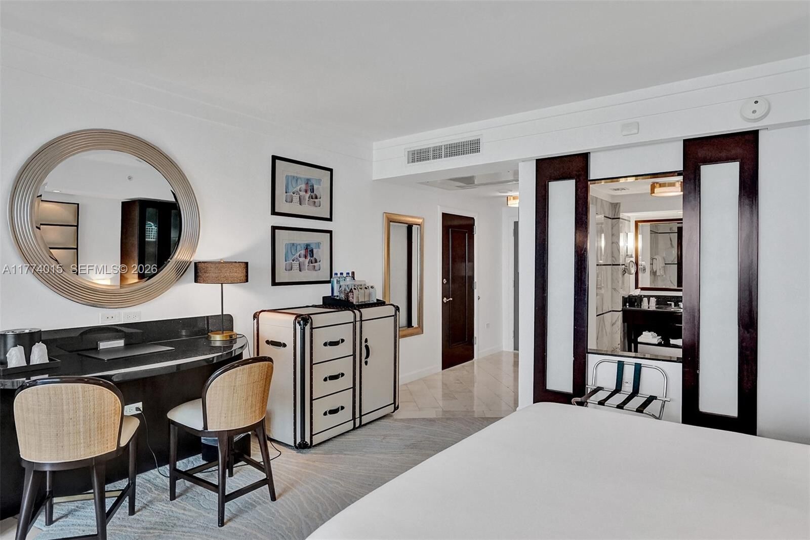 Property Photo:  4391 Collins Ave 913/914  FL 33140 