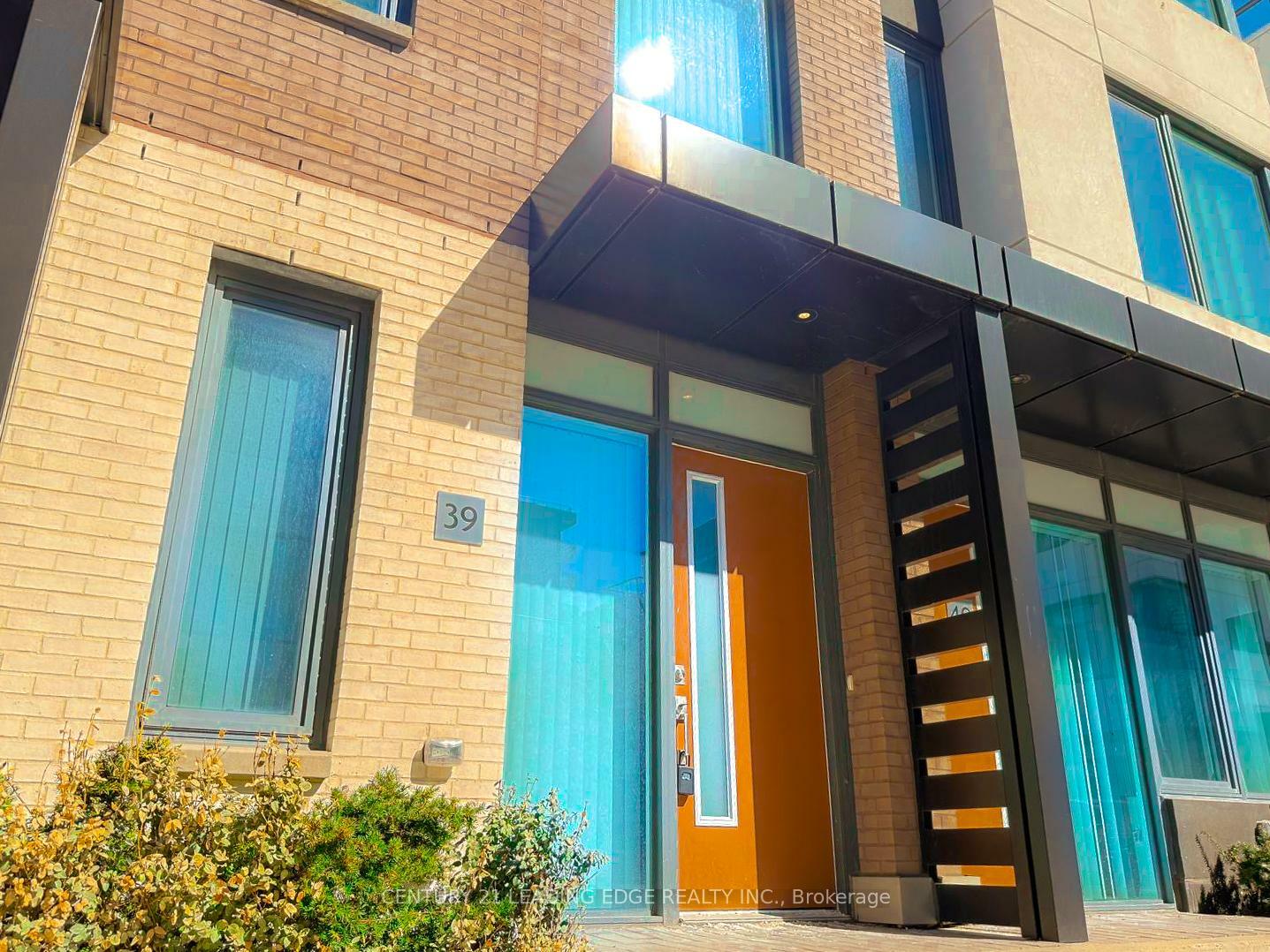Property Photo:  1050 Portage Parkway 39  ON L4K 0K3 