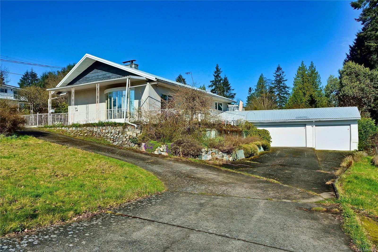 Property Photo: 2900 Cosgrove Cres BC V9S 3P8