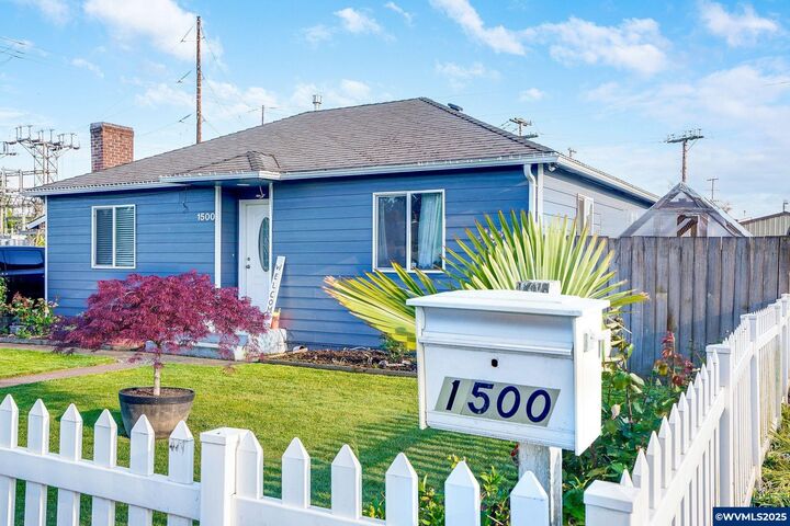 Property Photo:  1500 George St  OR 97071 
