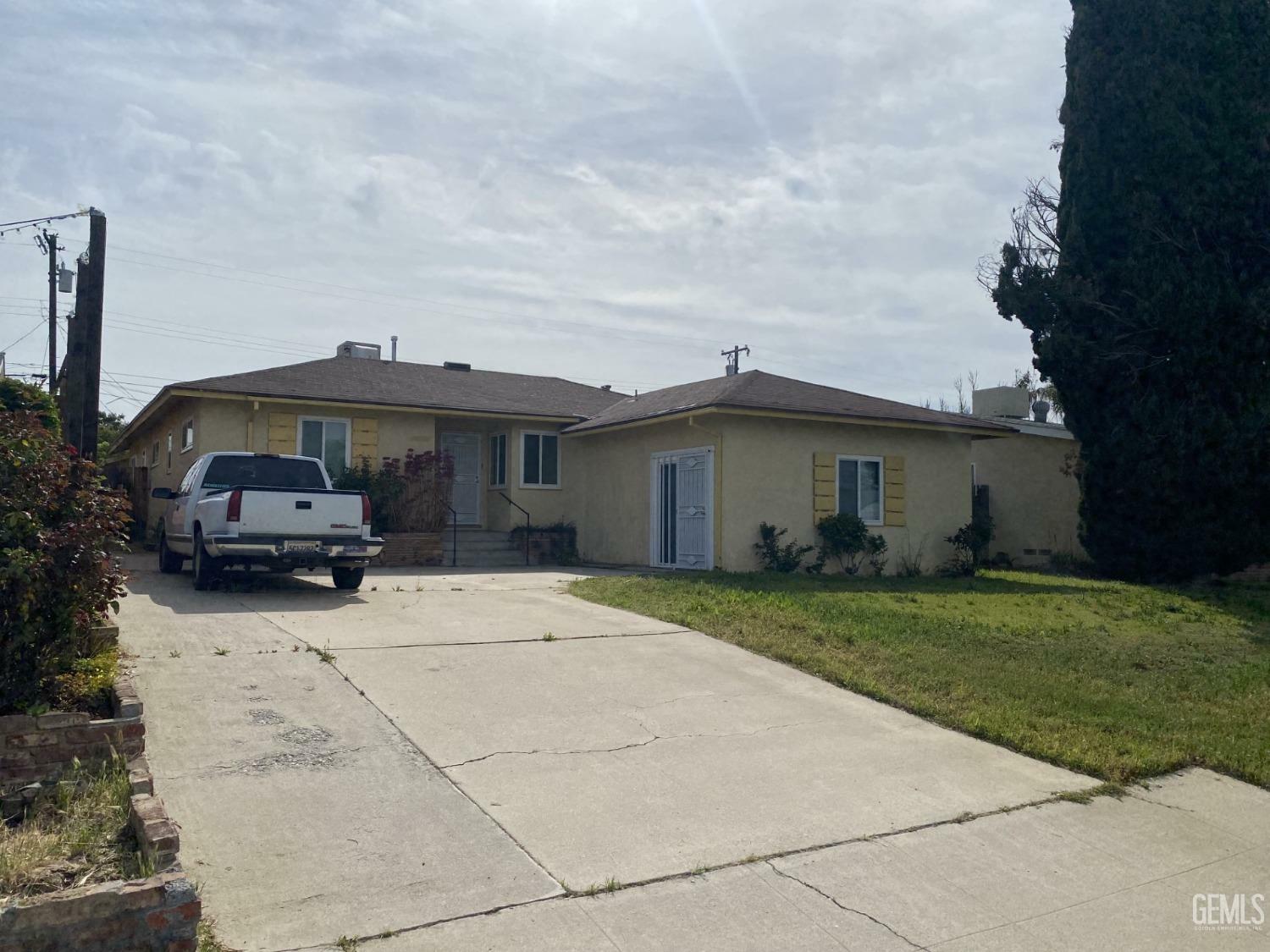 Property Photo: 3011 Berger Street CA 93305