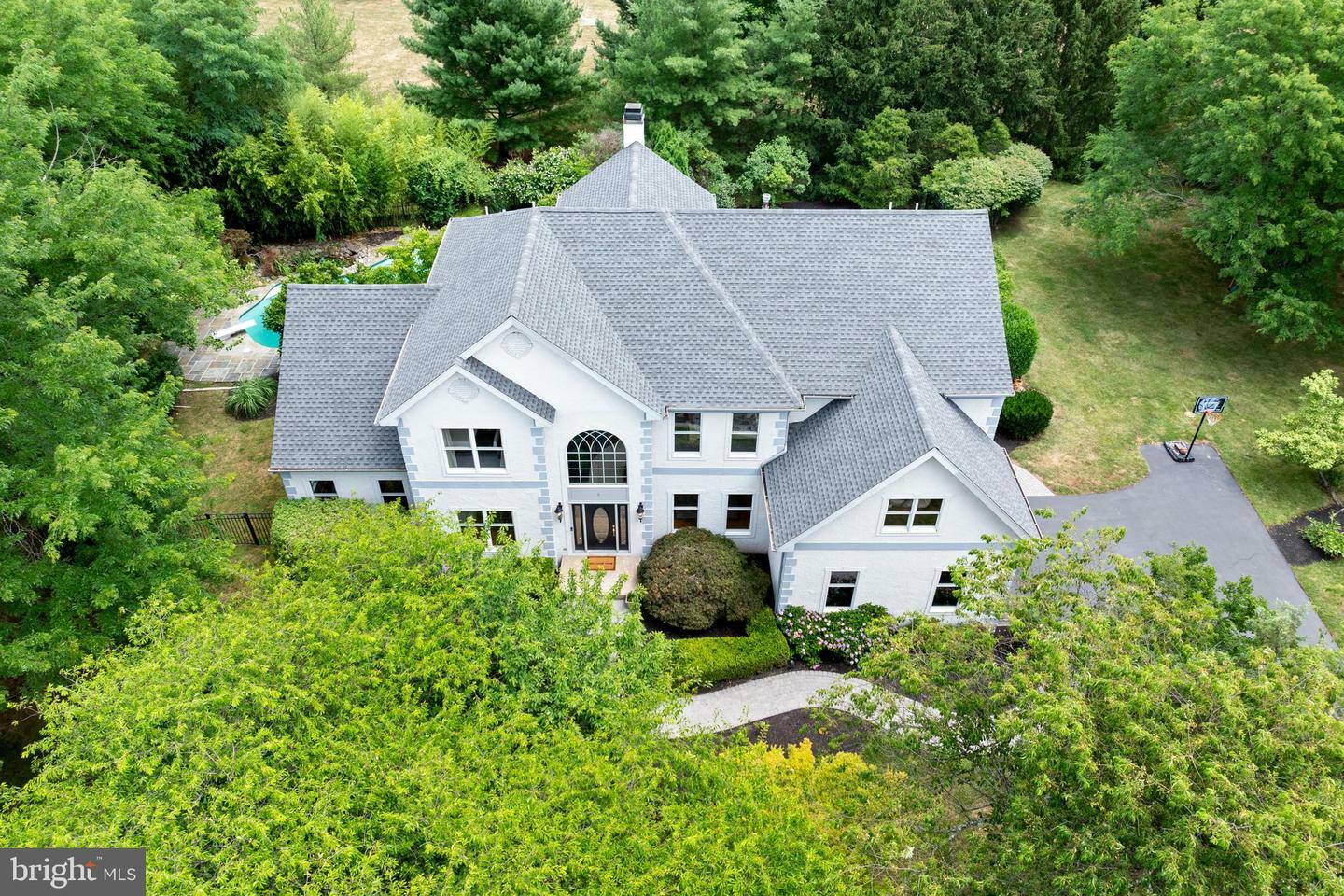 Property Photo: 9 Hanover Court NJ 08558