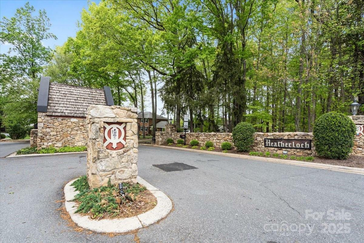 Property Photo: 1618 Heatherloch Drive NC 28054