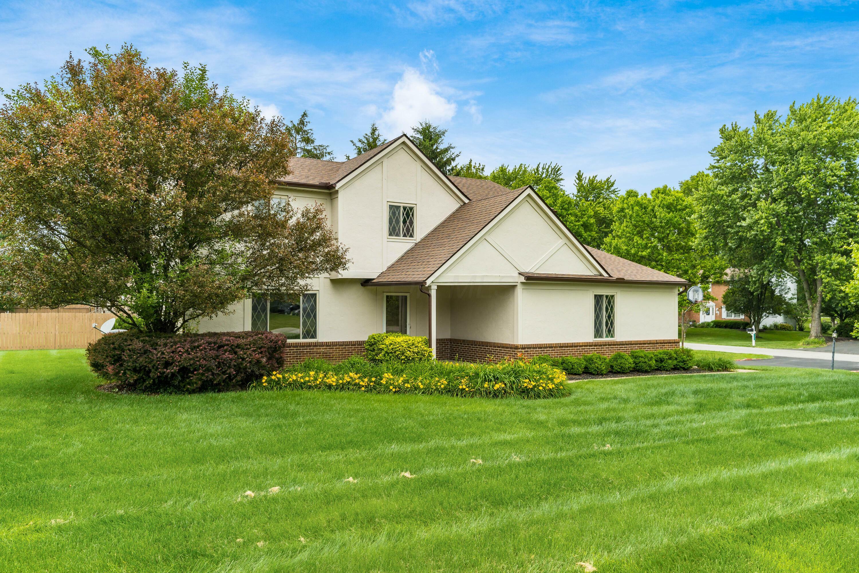 Property Photo: 11795 Huntington NW Way OH 43147