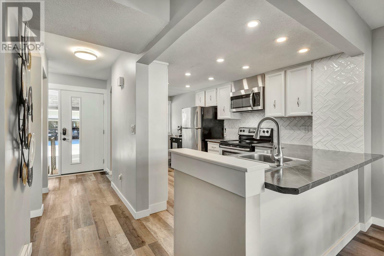 2125 Burtch Road 109  Kelowna BC V1Y 8N1 photo