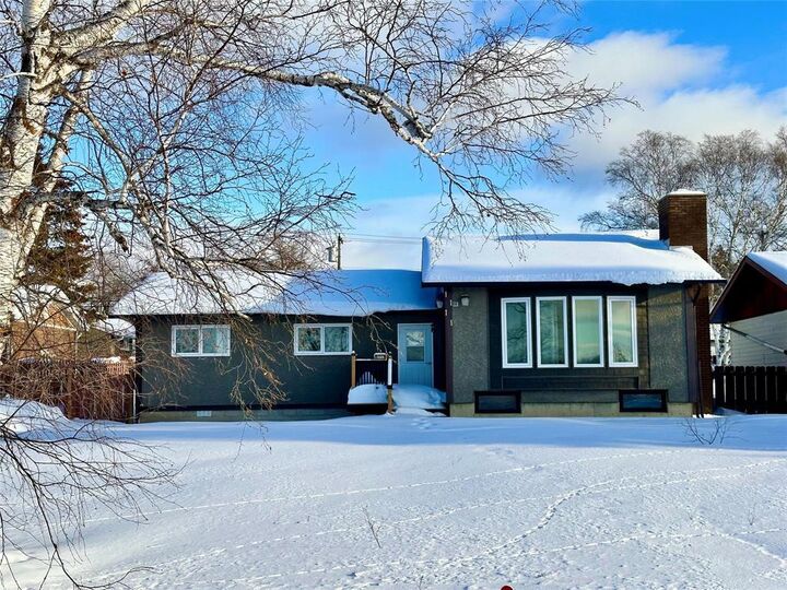 Property Photo: 1111 Halcrow Avenue MB R9A 1L1