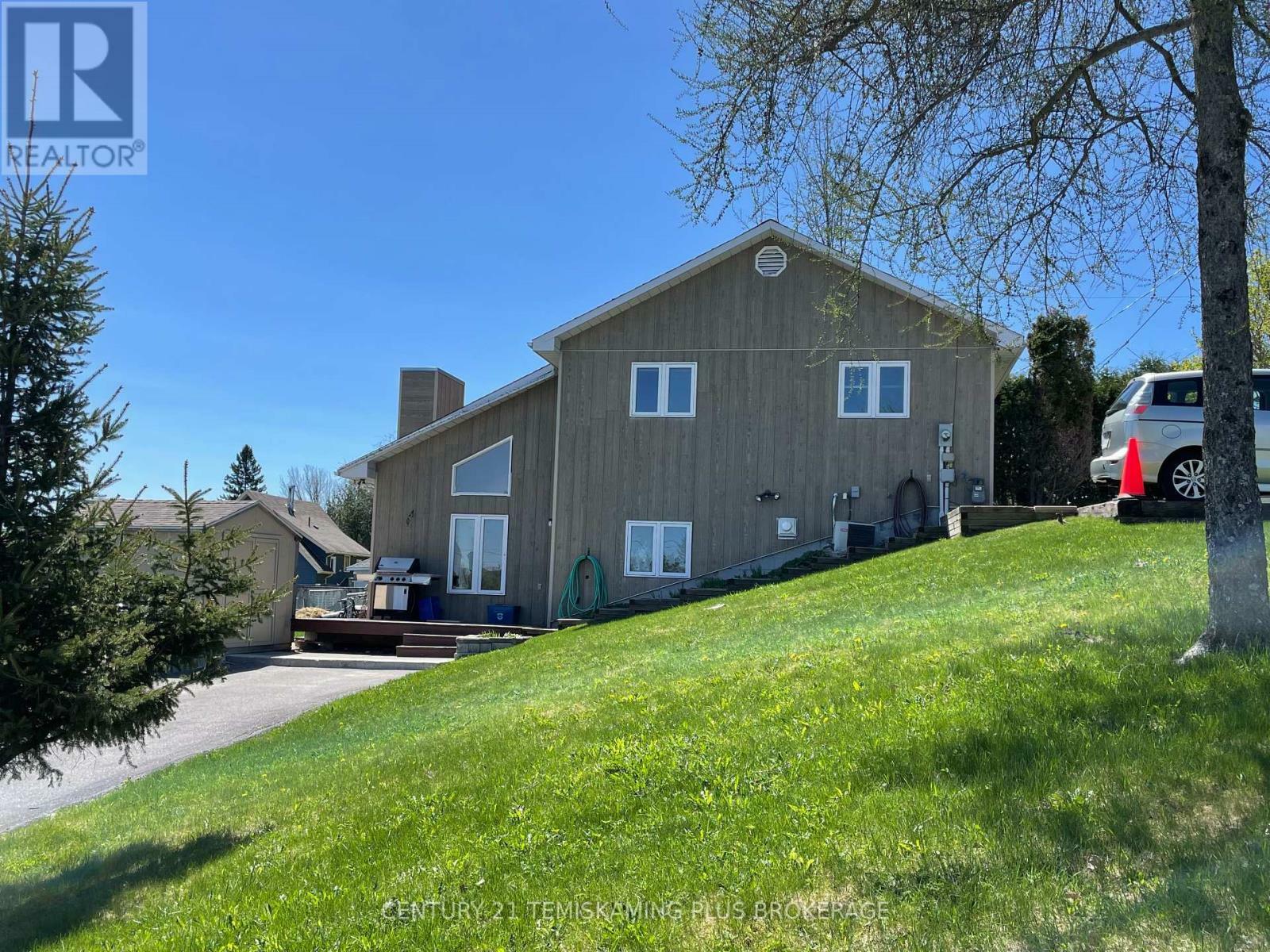 Photo de la propriété: 715 Latchford Street ON P0J 1K0