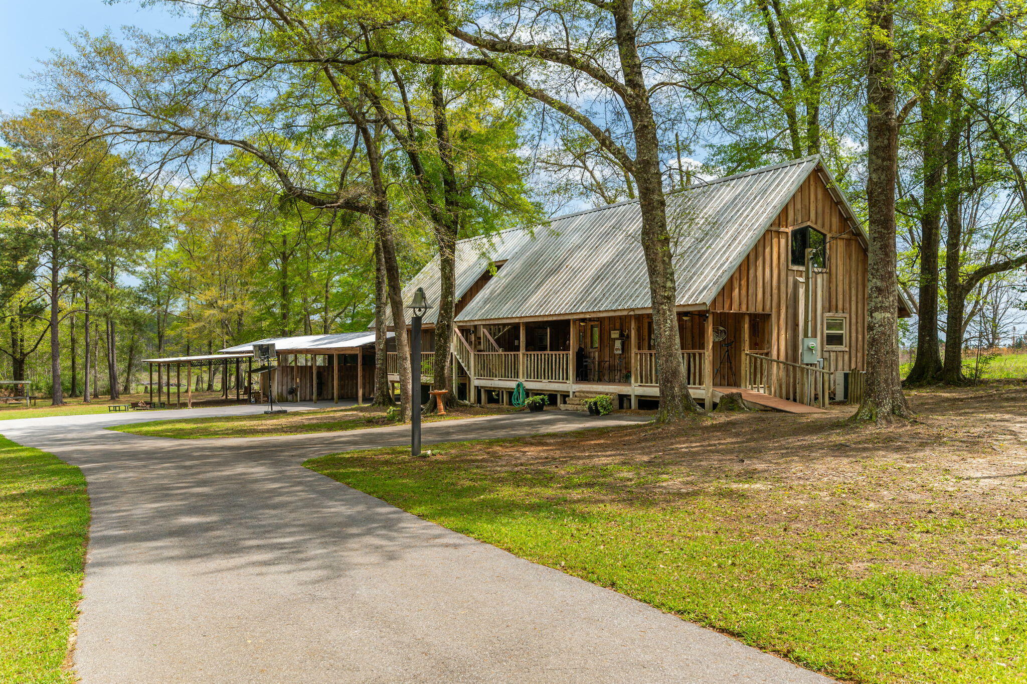 Property Photo: 8109 Hwy 189 FL 32531
