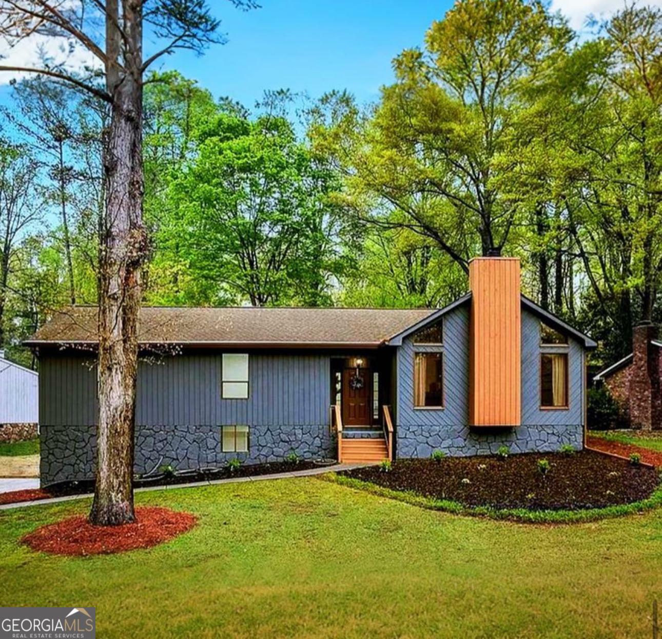 Property Photo: 2512 Hidden Hills Drive GA 30066