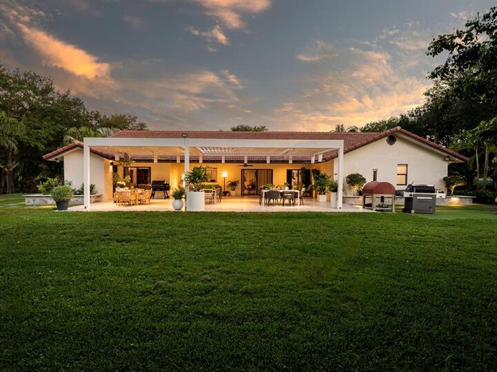 Property Photo:  17451 SW 46th St  FL 33331 