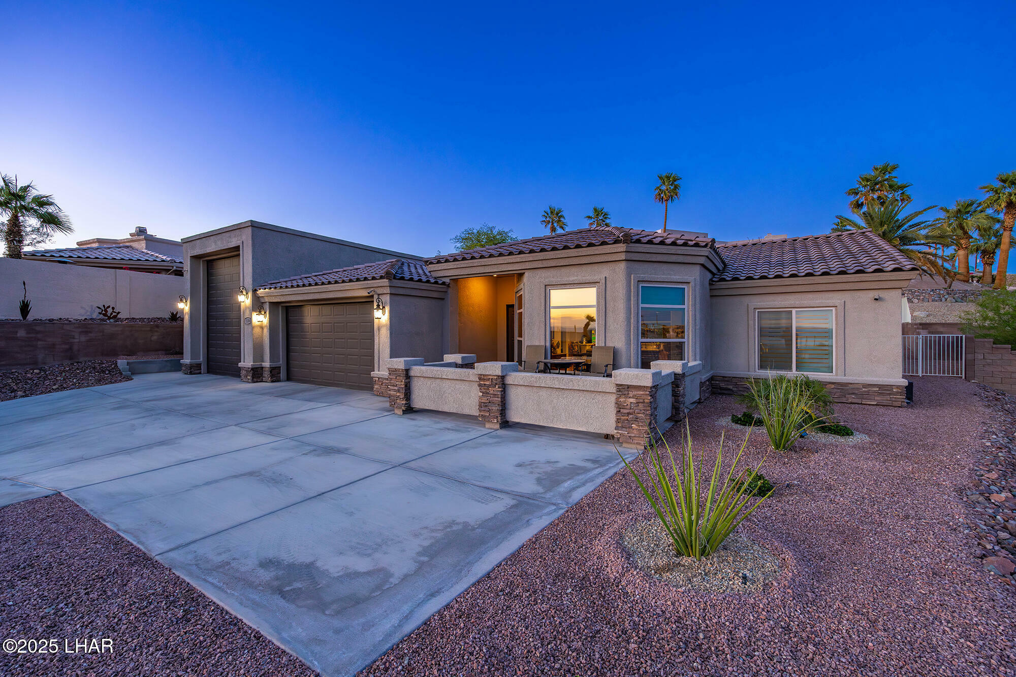 Property Photo: 1216 Avalon Ave AZ 86404