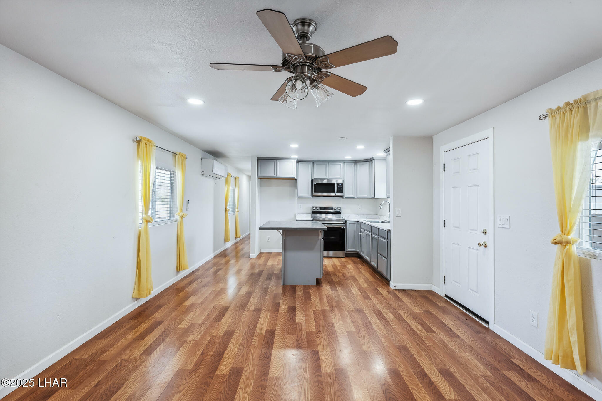 Property Photo: 3670 E Neal Ave AZ 86409