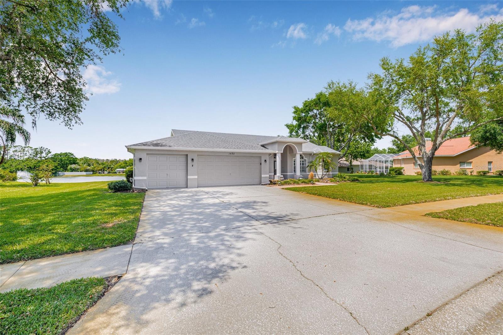 Property Photo: 1435 Fishing Lake Drive FL 33556