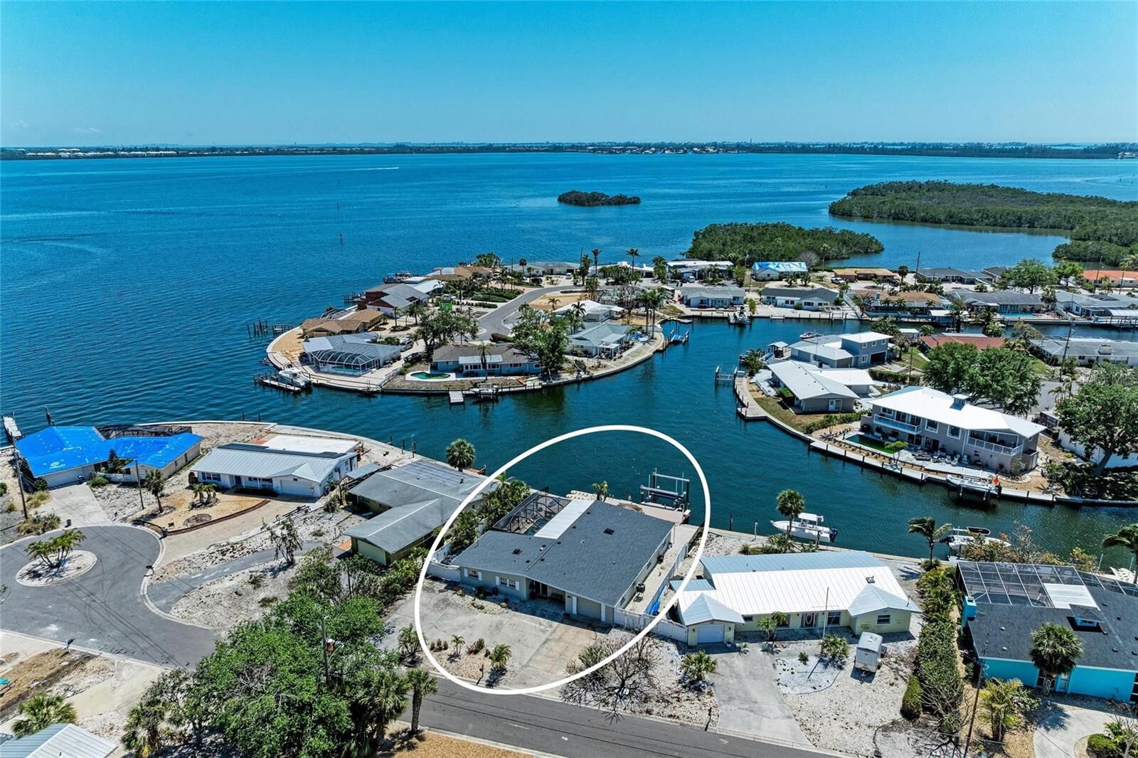 Property Photo: 10003 Sandpiper Road E FL 34209