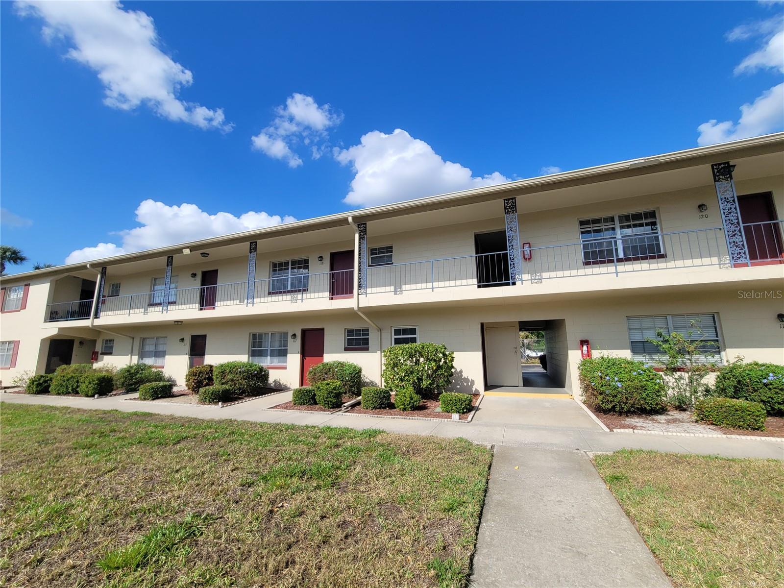 Property Photo: 5505 Hernandes Drive 118 FL 32808