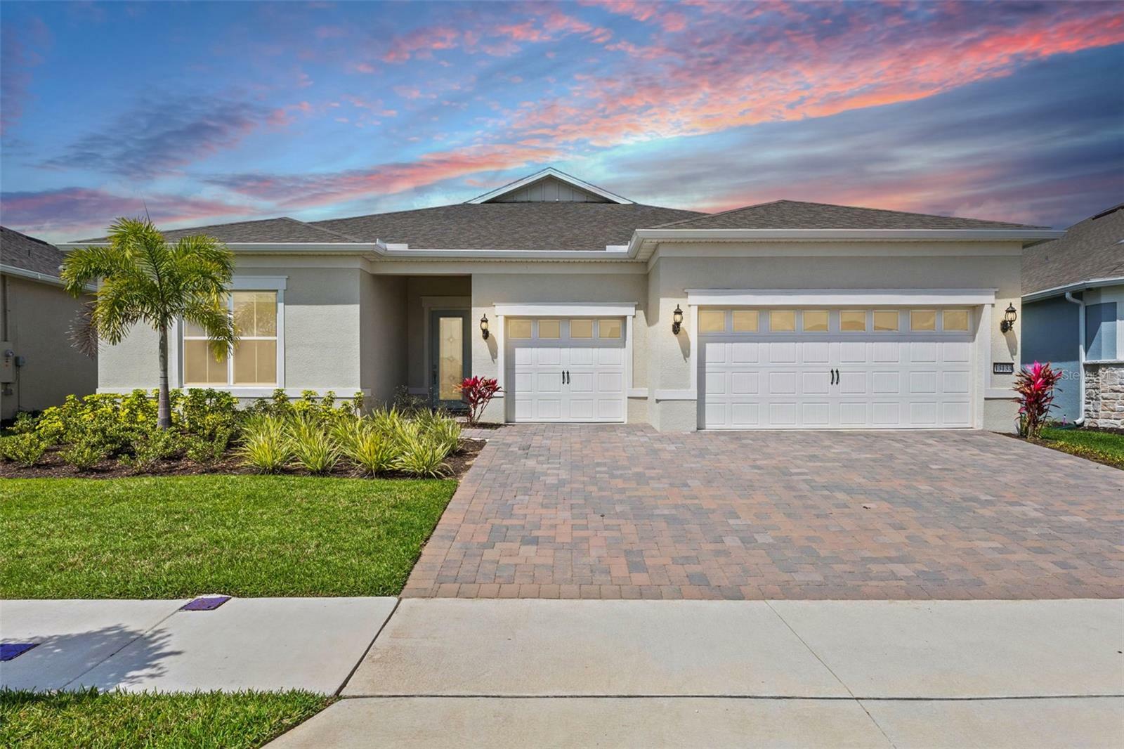 Property Photo: 13133 Sunny Retreat Ln FL 34787