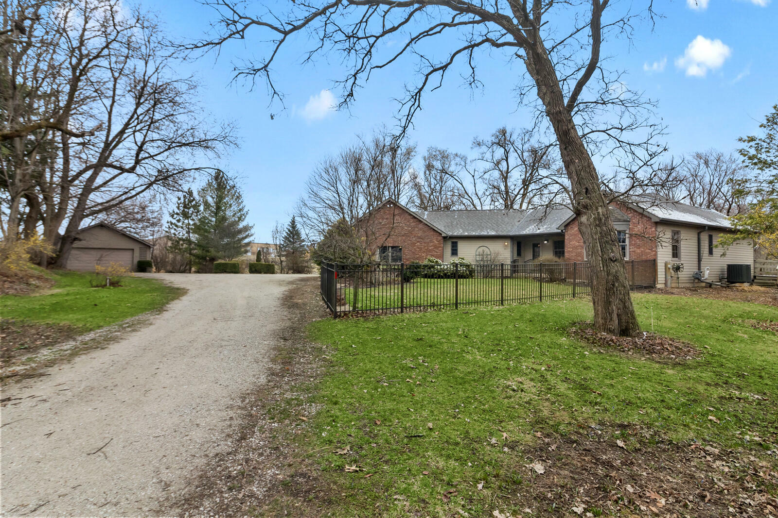 Property Photo: 521 Carter St WI 53128