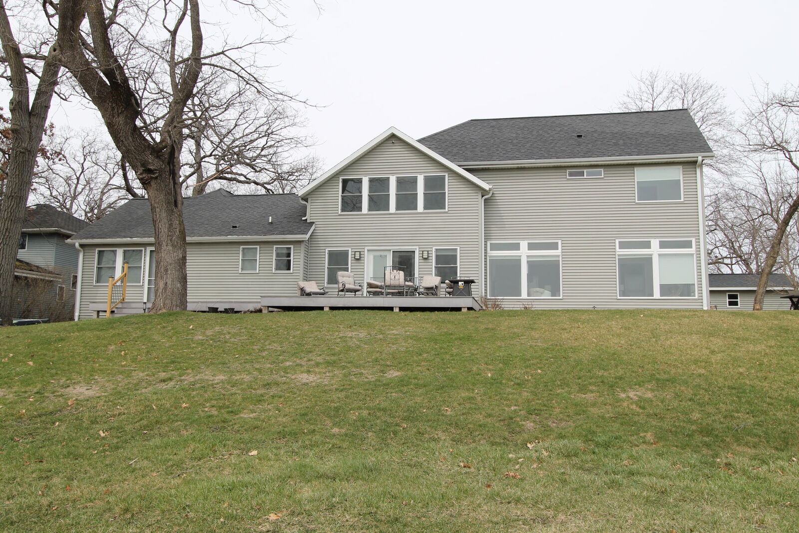 Property Photo:  27447 N Lake Dr  WI 53185 