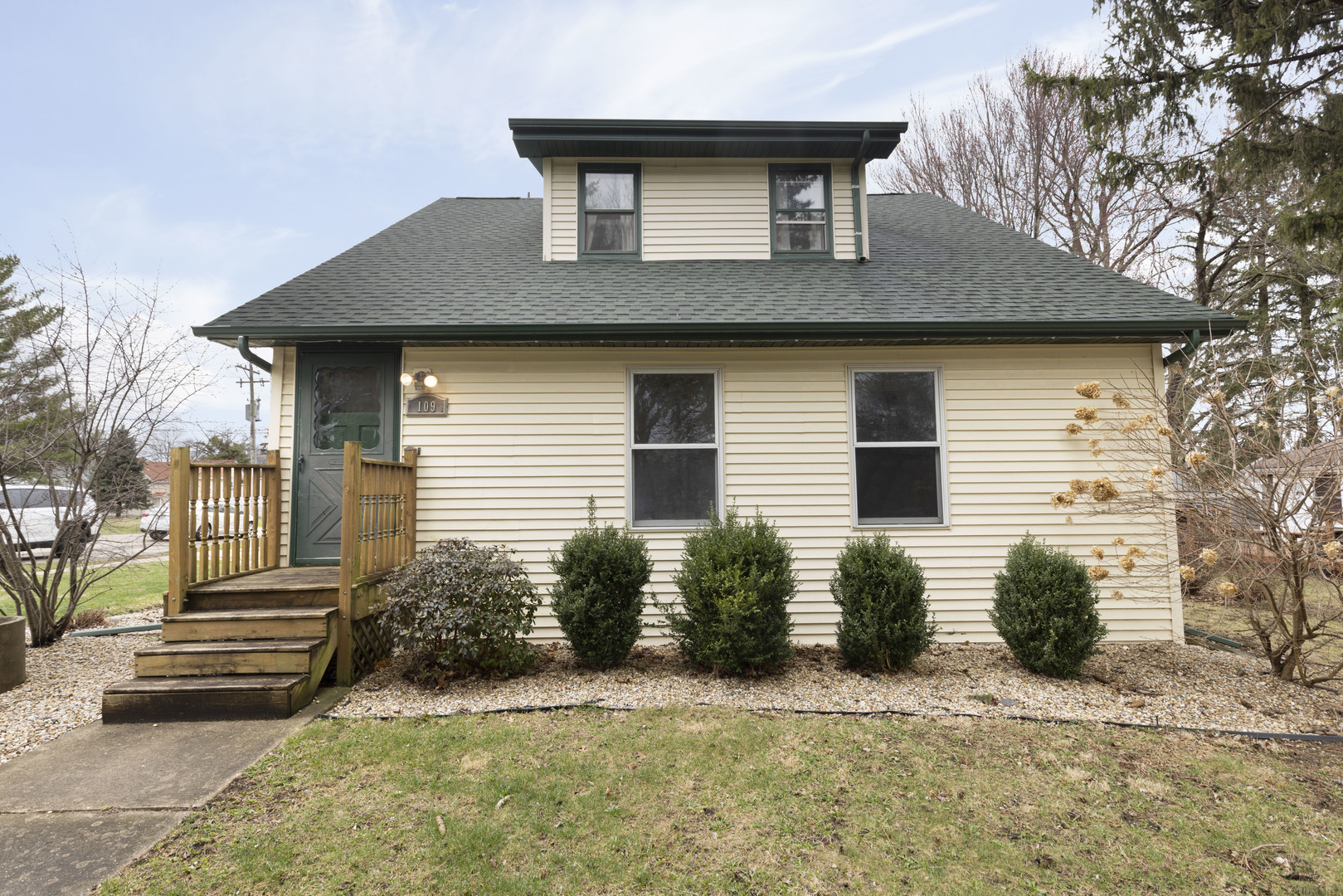 Property Photo: 109 S Seward Street IL 61088
